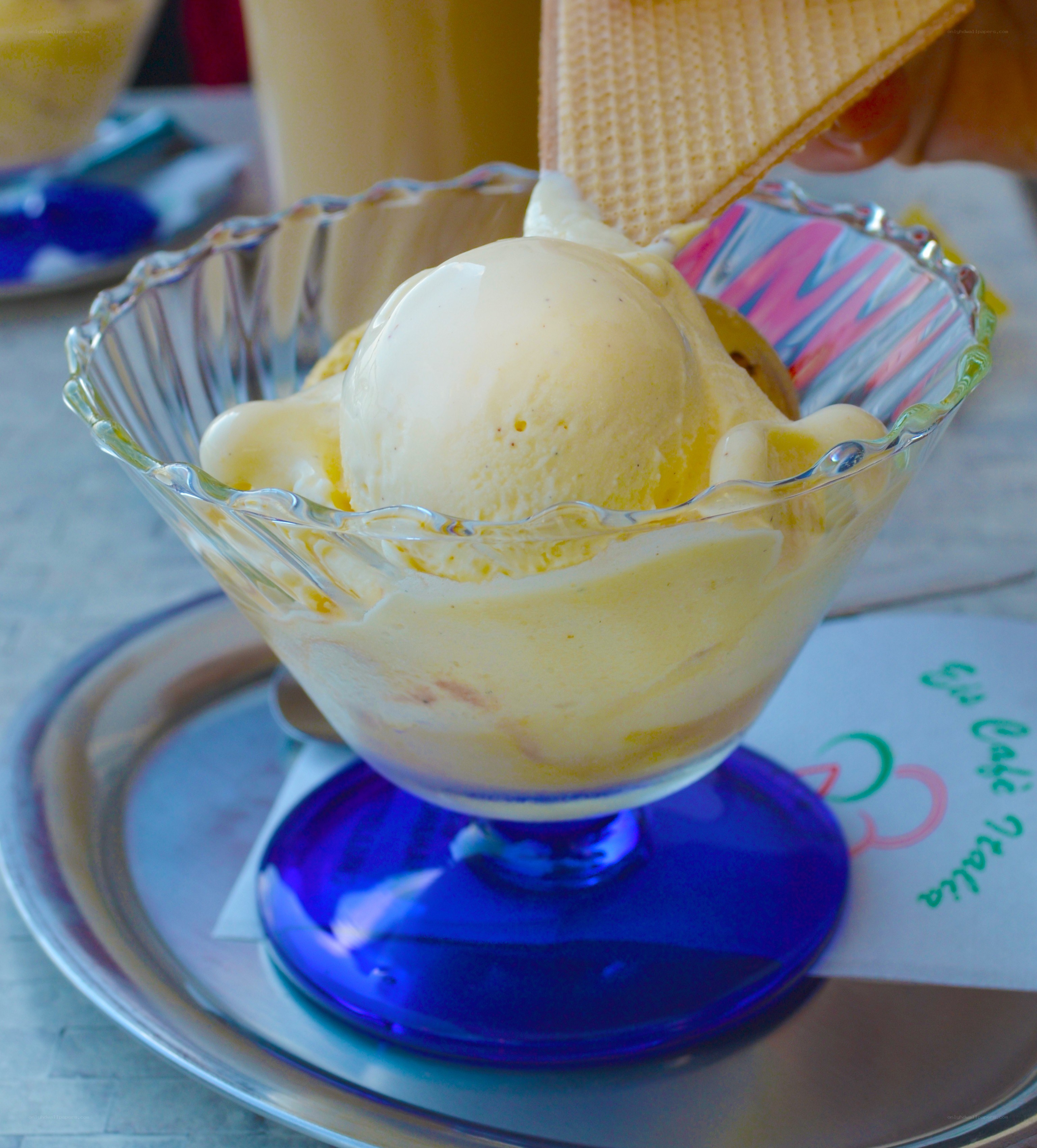 Vanilla ice cream sundae
