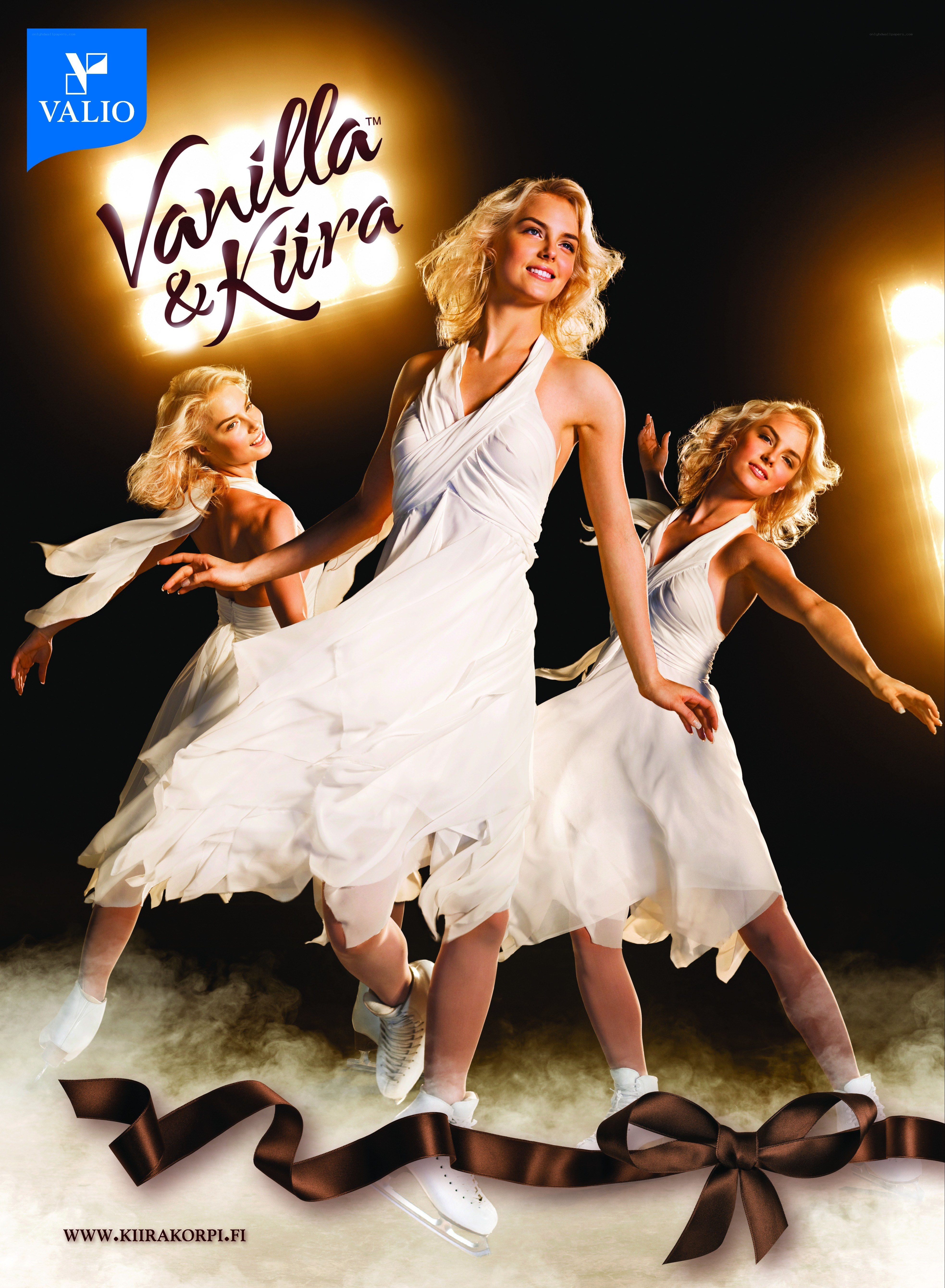 Vanilla & Kiira ice skating
