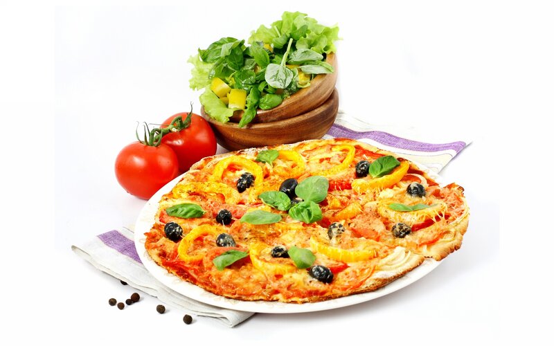 Vegetable Pizza on Plate — Red