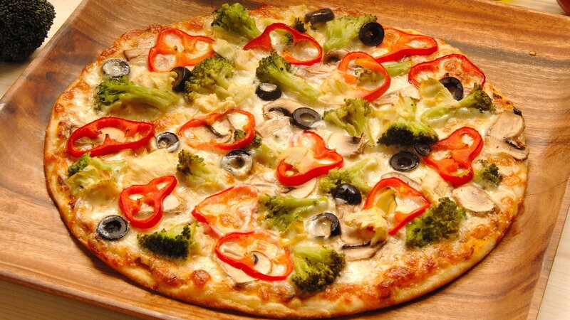 Vegetable Pizza on Wood — Brown, Appetizing, Photograph, Broccoli, Pepper
