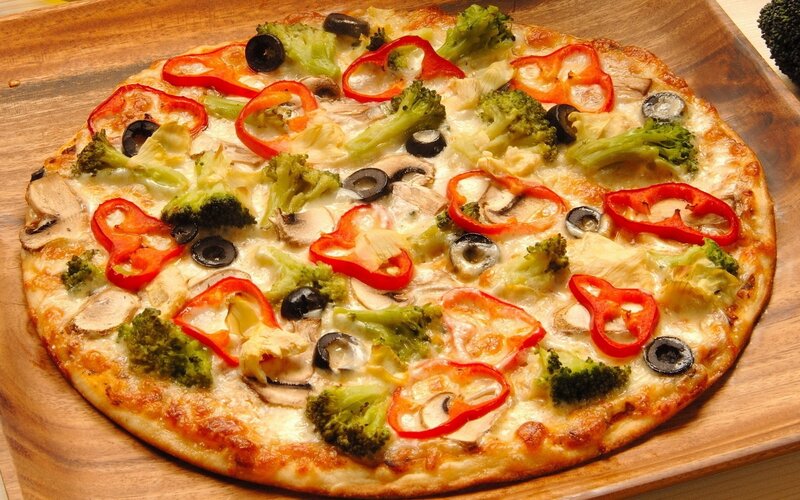 Vegetable Pizza on Wood — Brown, Appetizing, Photograph, Broccoli
