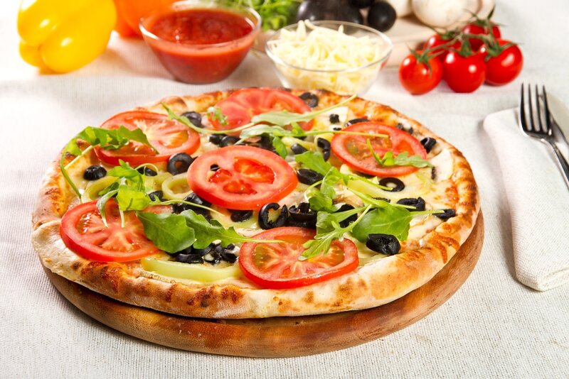 Vegetable Pizza on Wood — Red, Appetizing, Photograph, Tomatoes, Olives