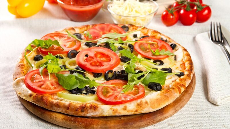 Vegetable Pizza on Wood — Red