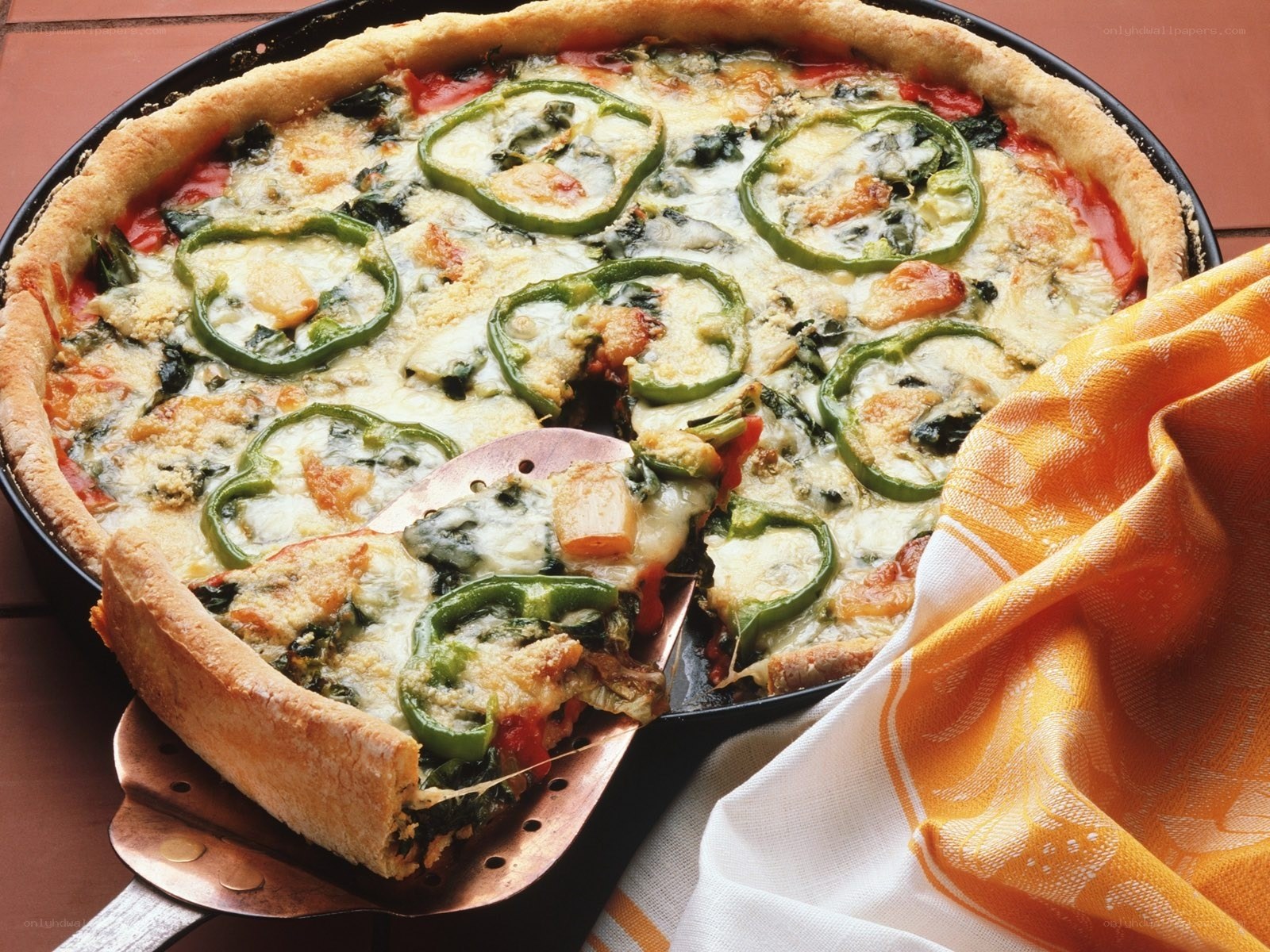 vegetable pizza with green peppers