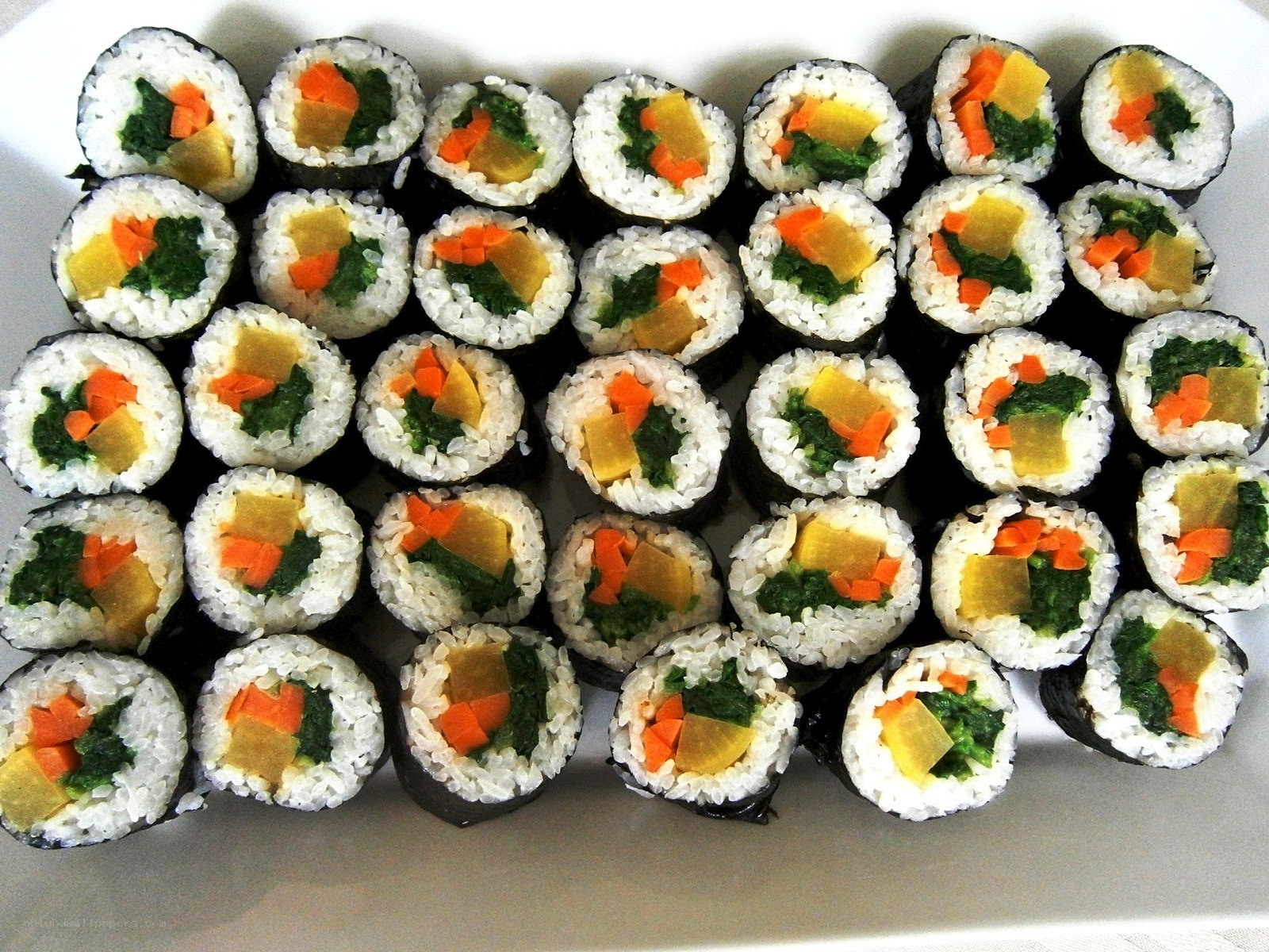 Vegetable sushi rolls
