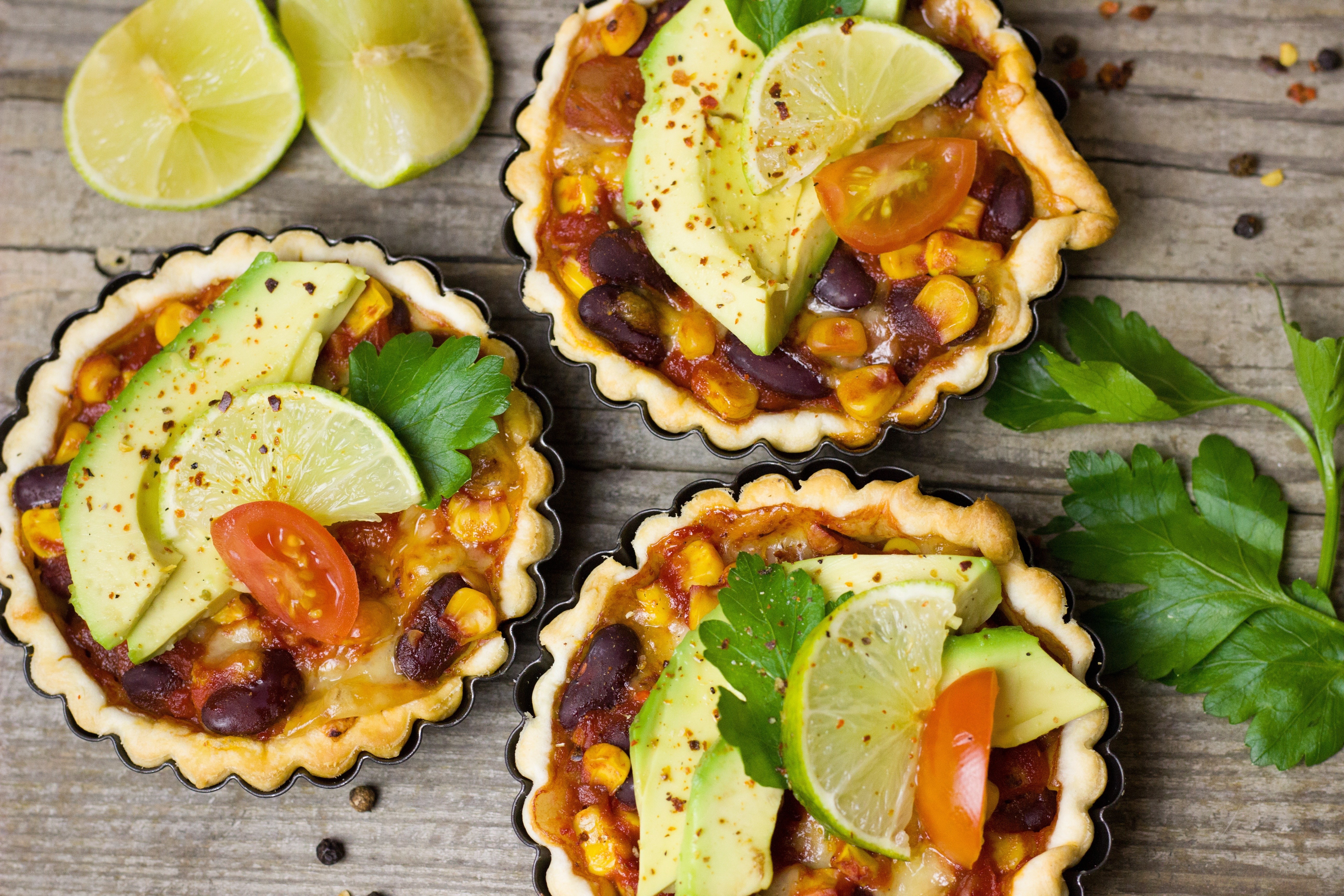 Vegetarian tartlets with avocado