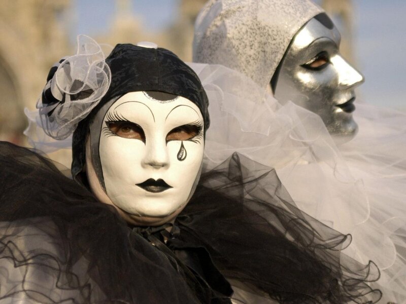 Venetian mask performers