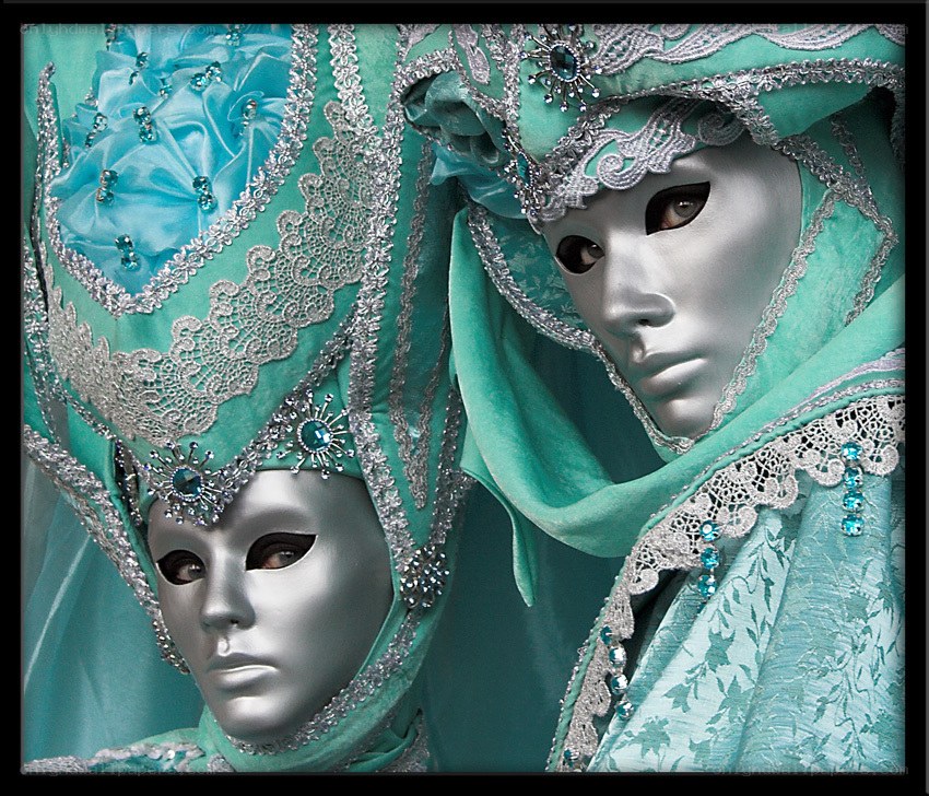 Venetian mask performers