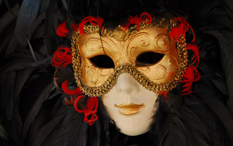 Venetian Mask with Feathers — Black