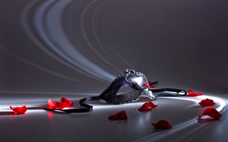 Venetian Mask with Rose Petals — Black