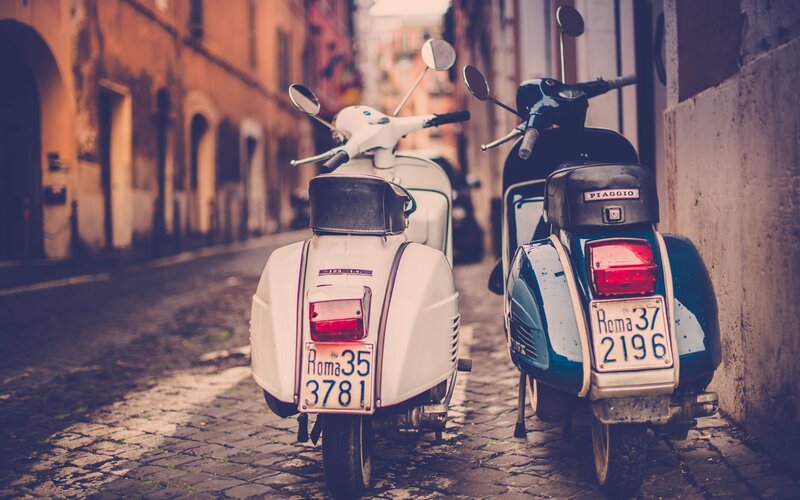 Vespa scooters in Rome alley