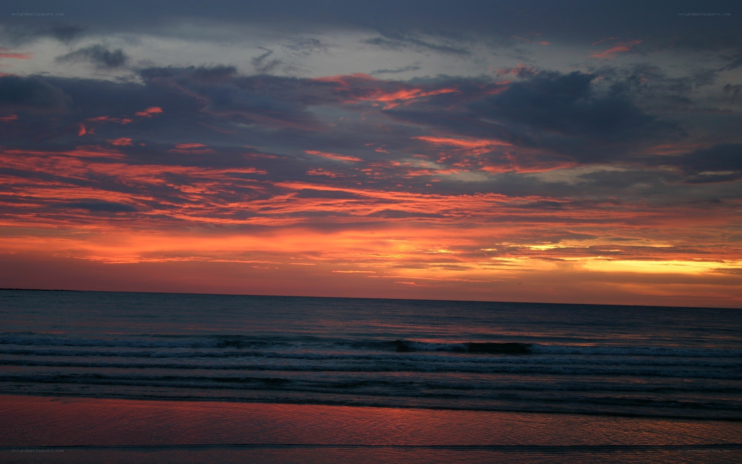 Vibrant sunset over the ocean
