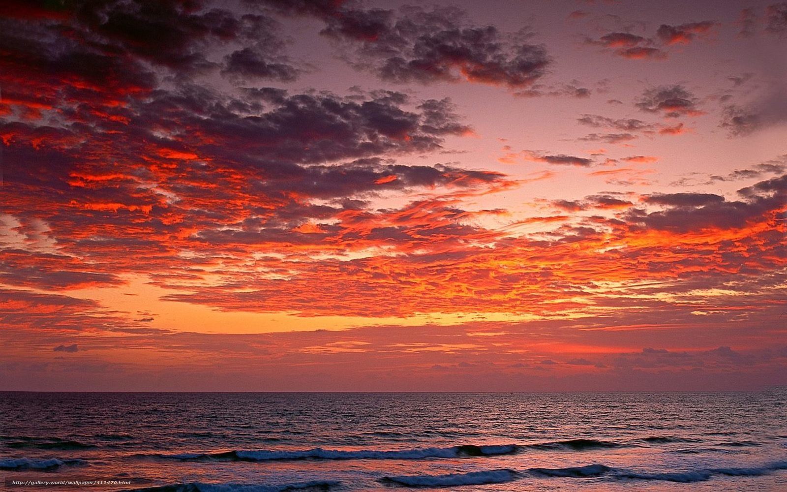 Vibrant sunset over the ocean