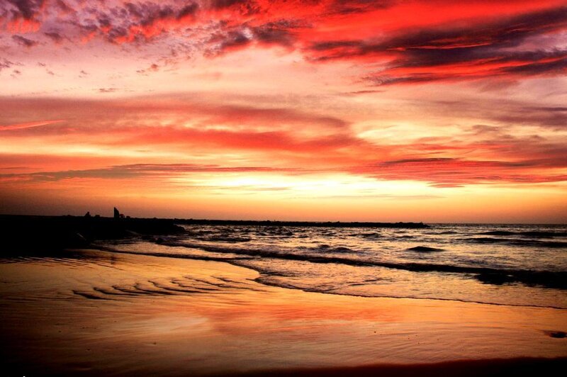 Vibrant sunset over the ocean