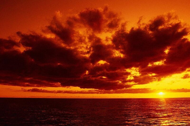 Vibrant sunset over the ocean