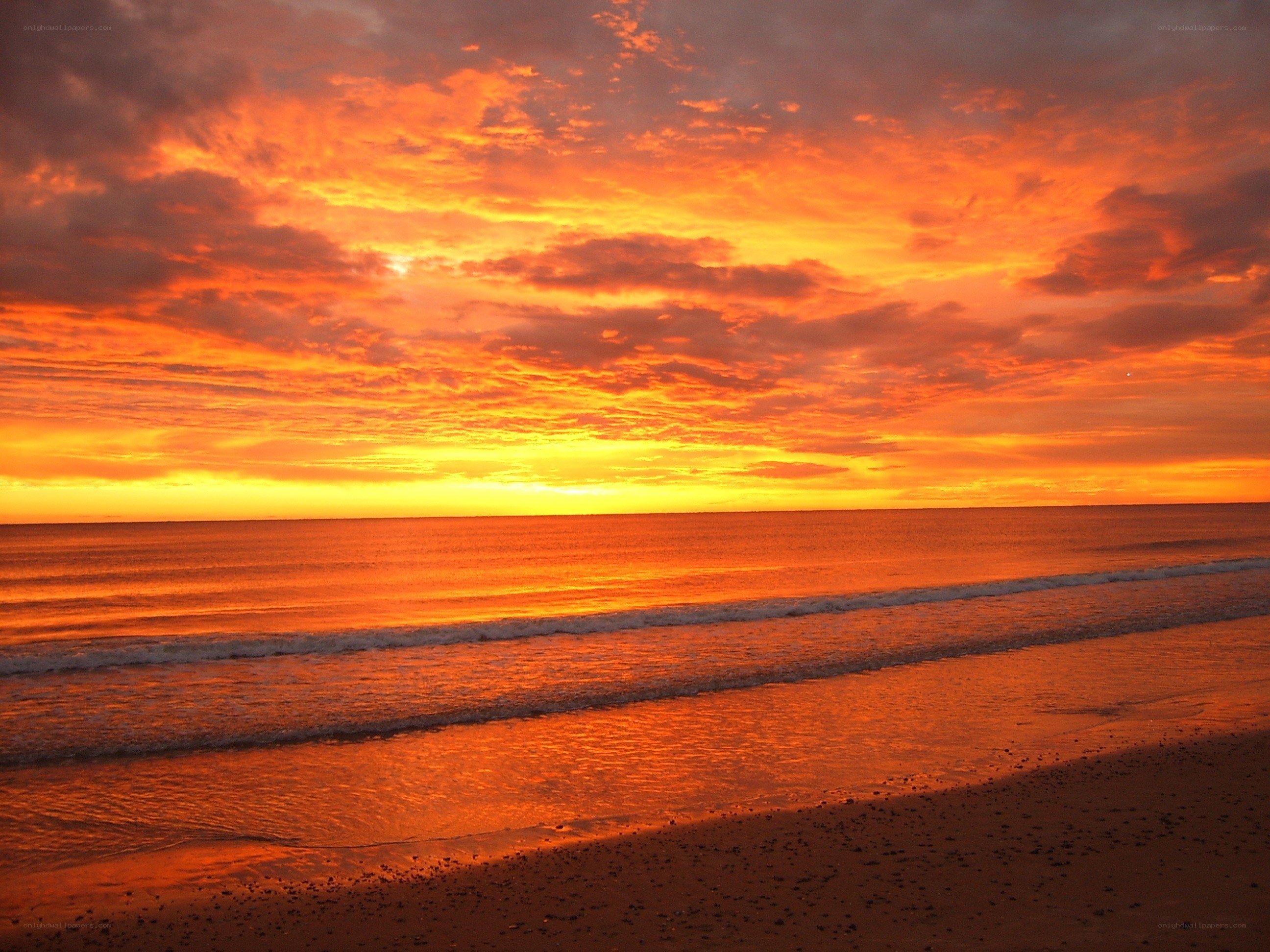 Vibrant sunset over the ocean