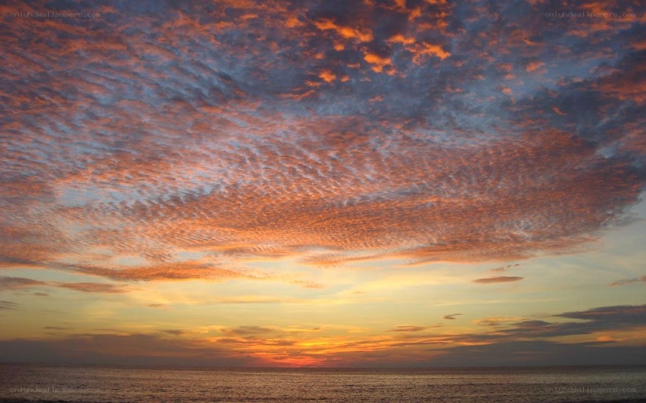 Vibrant sunset over the ocean