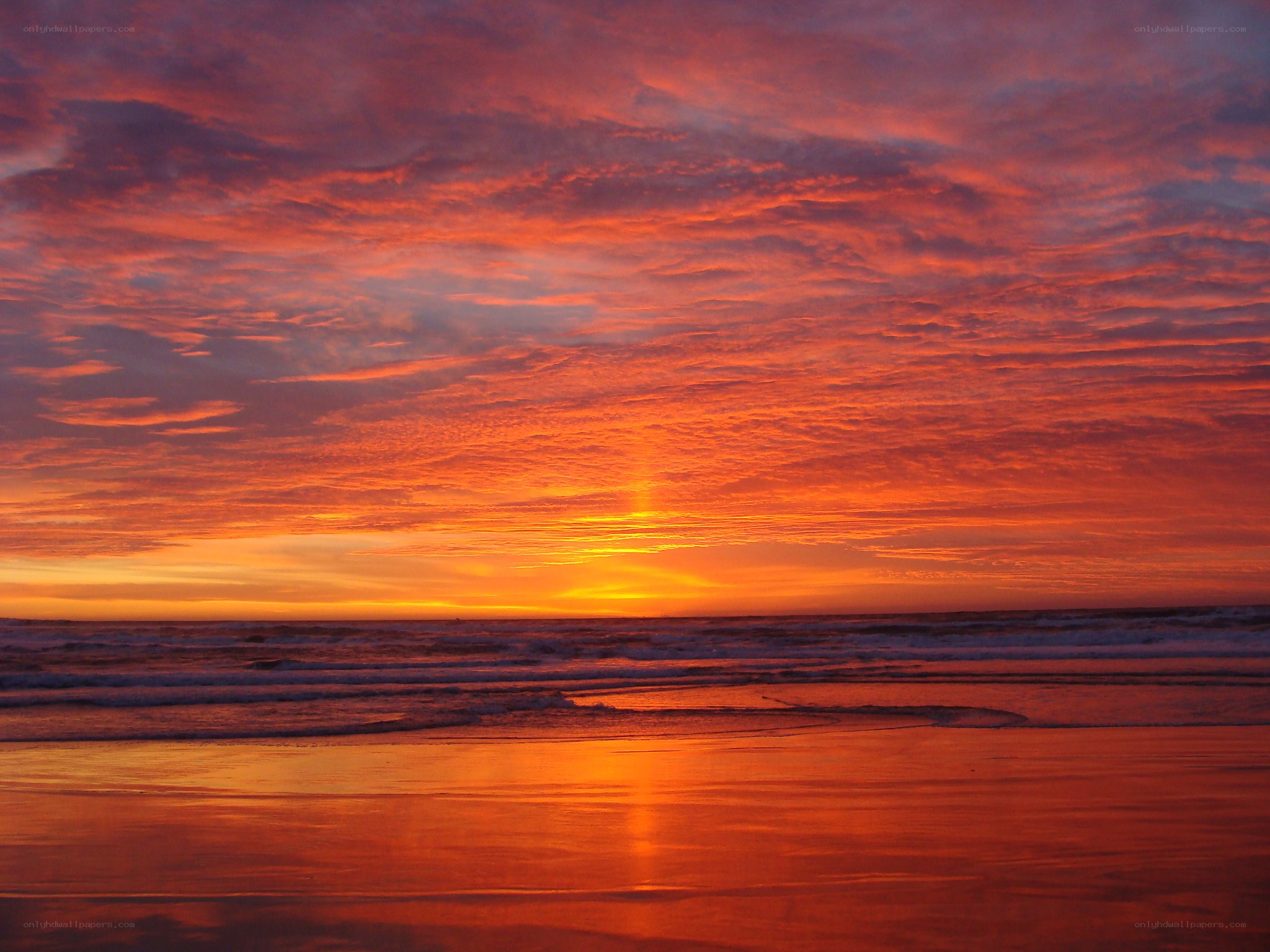 Vibrant sunset over the ocean