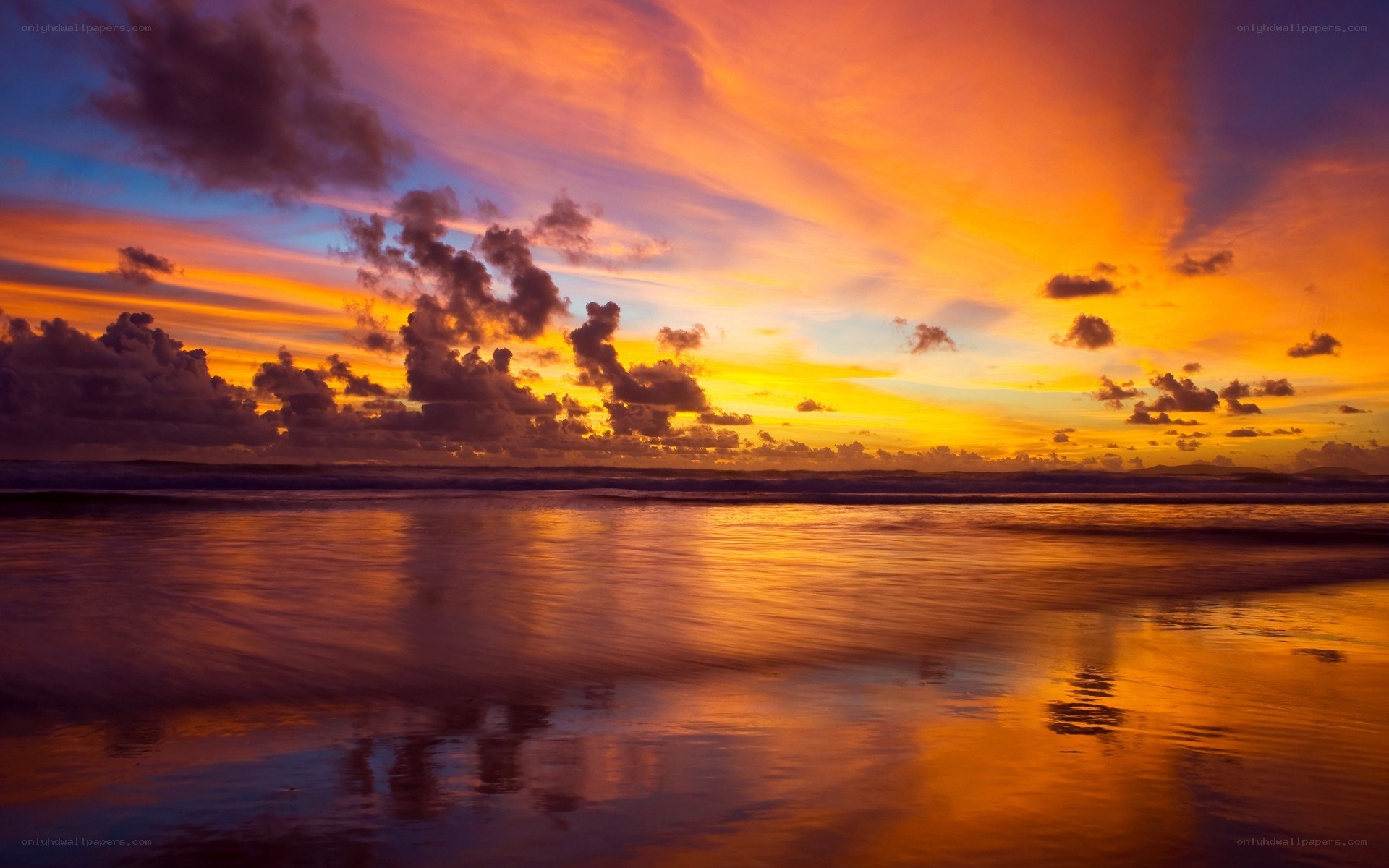 Vibrant sunset over the ocean