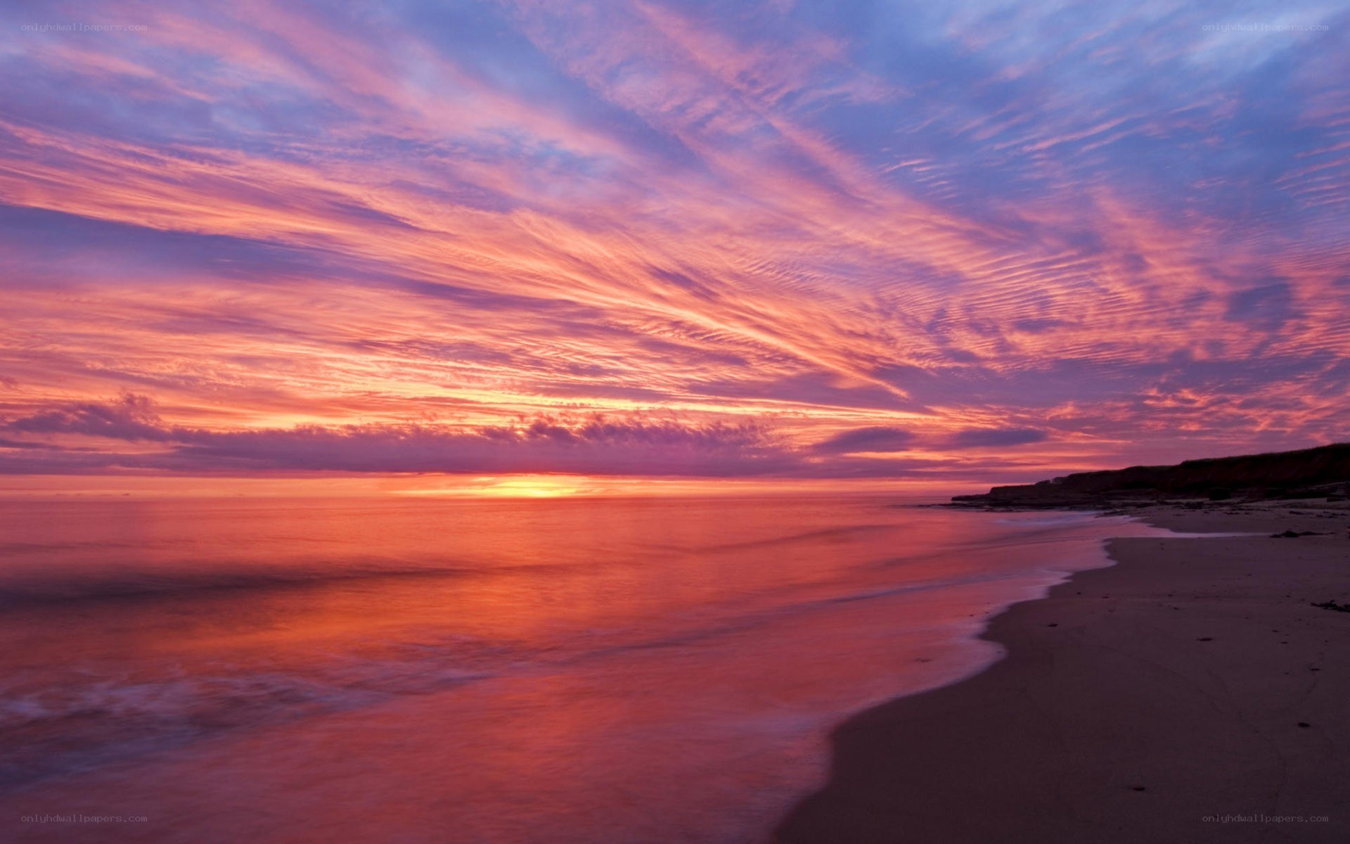 Vibrant sunset over the ocean