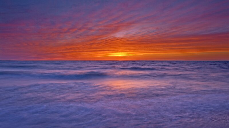 Vibrant sunset over the ocean