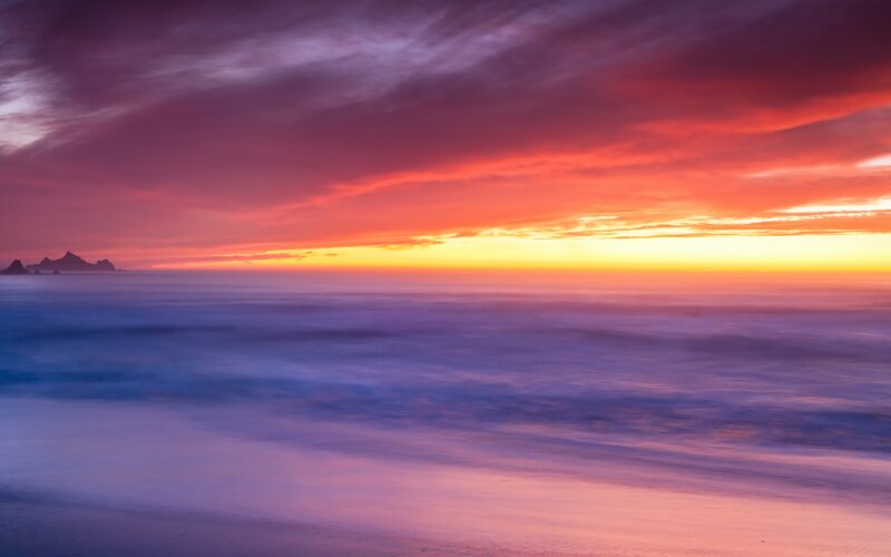 Vibrant sunset over the ocean