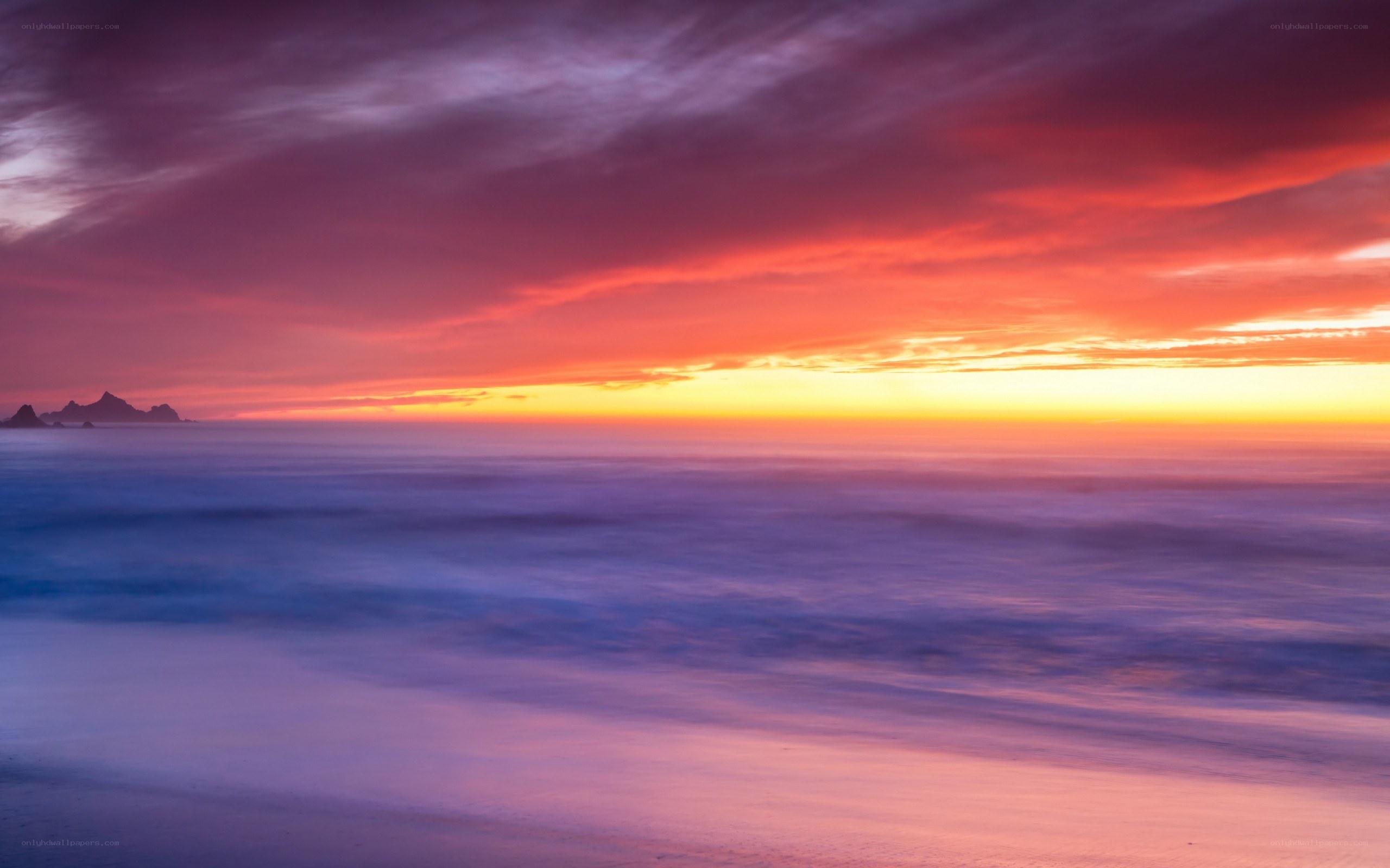Vibrant sunset over the ocean