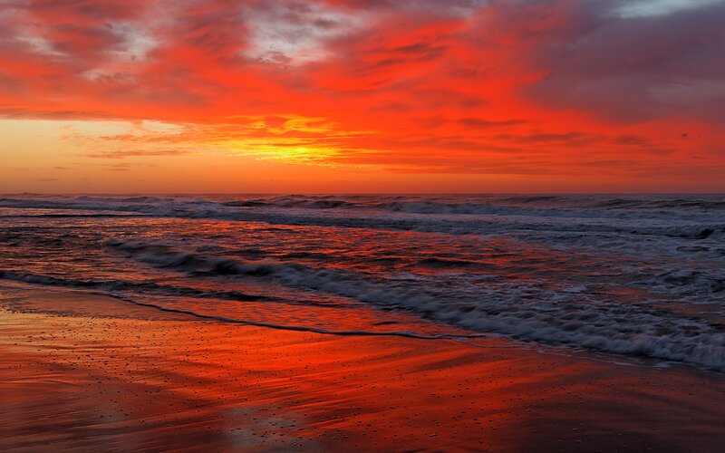 Vibrant sunset over the ocean