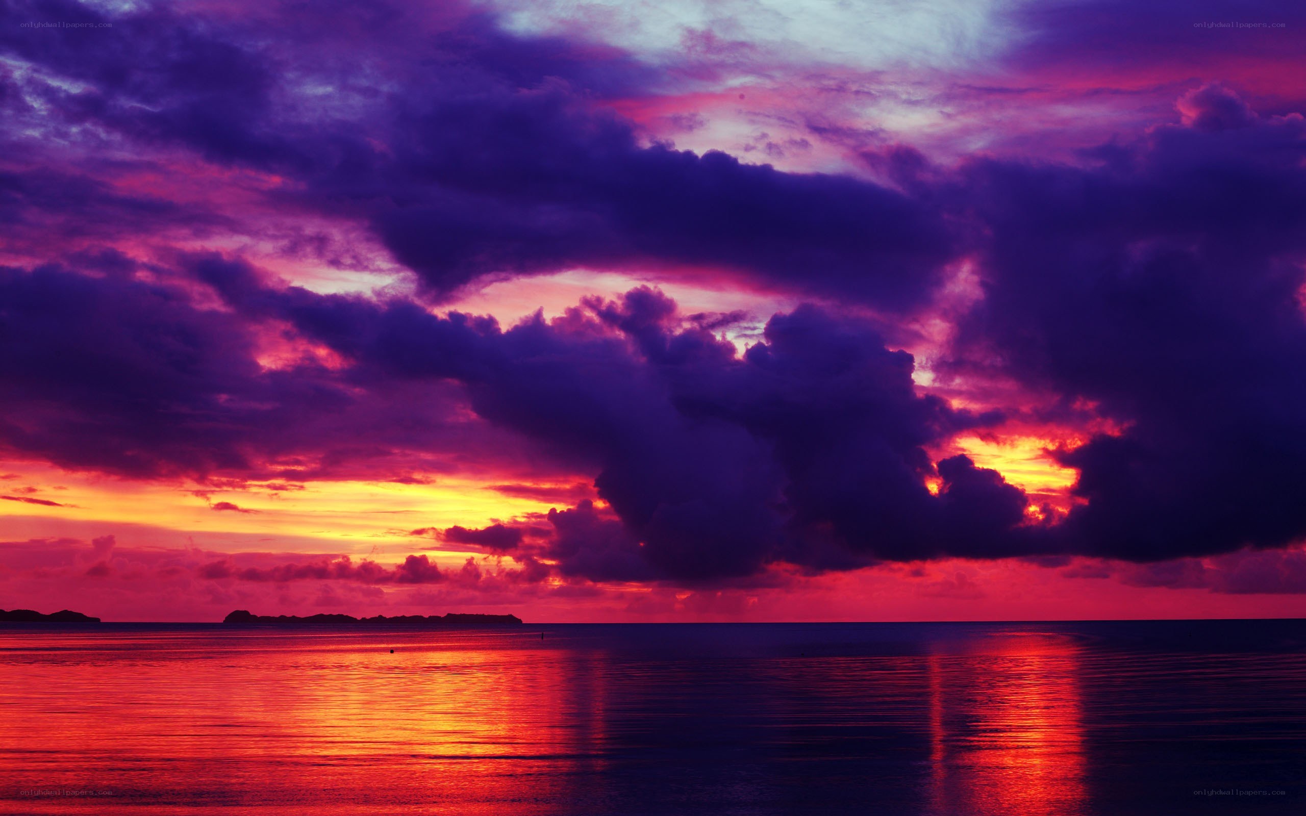 Vibrant sunset over the ocean