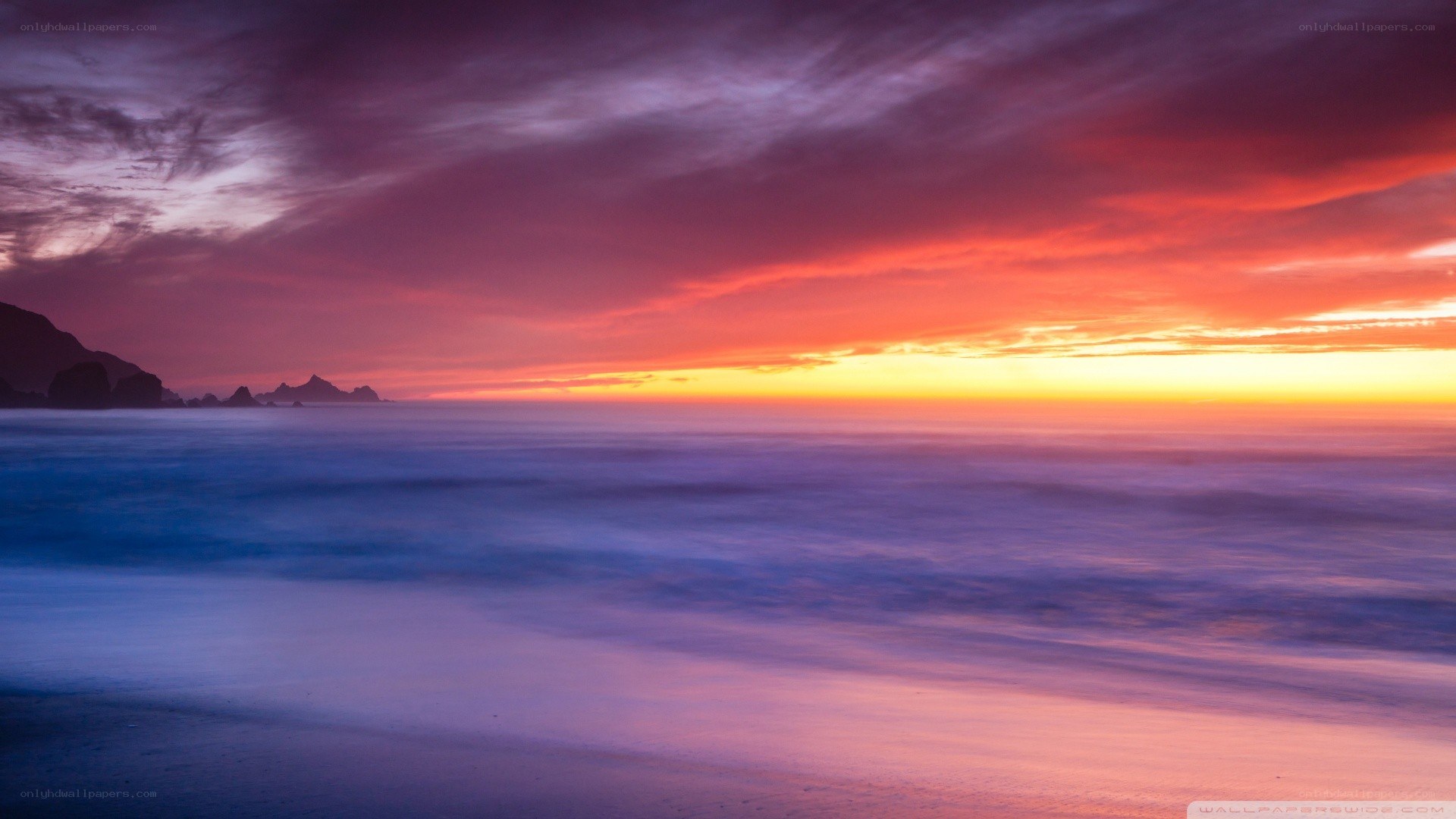 Vibrant sunset over the ocean