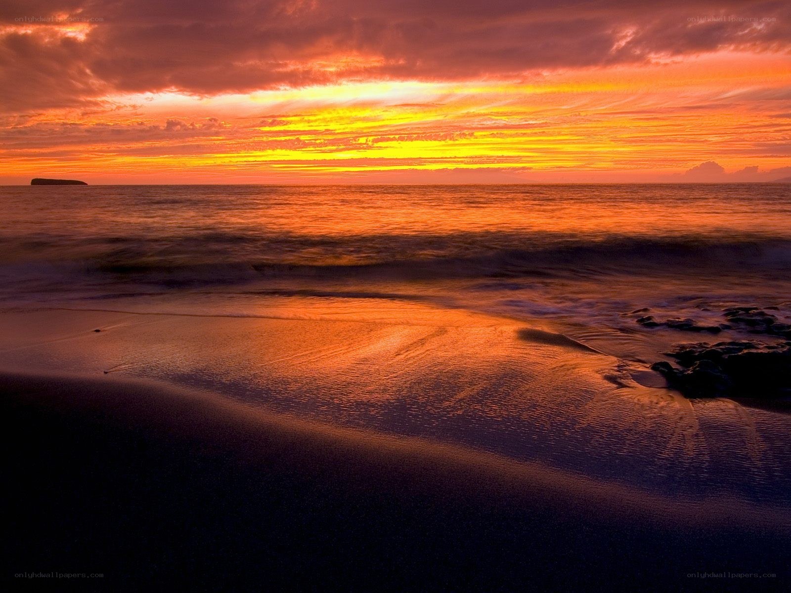 Vibrant sunset over the ocean