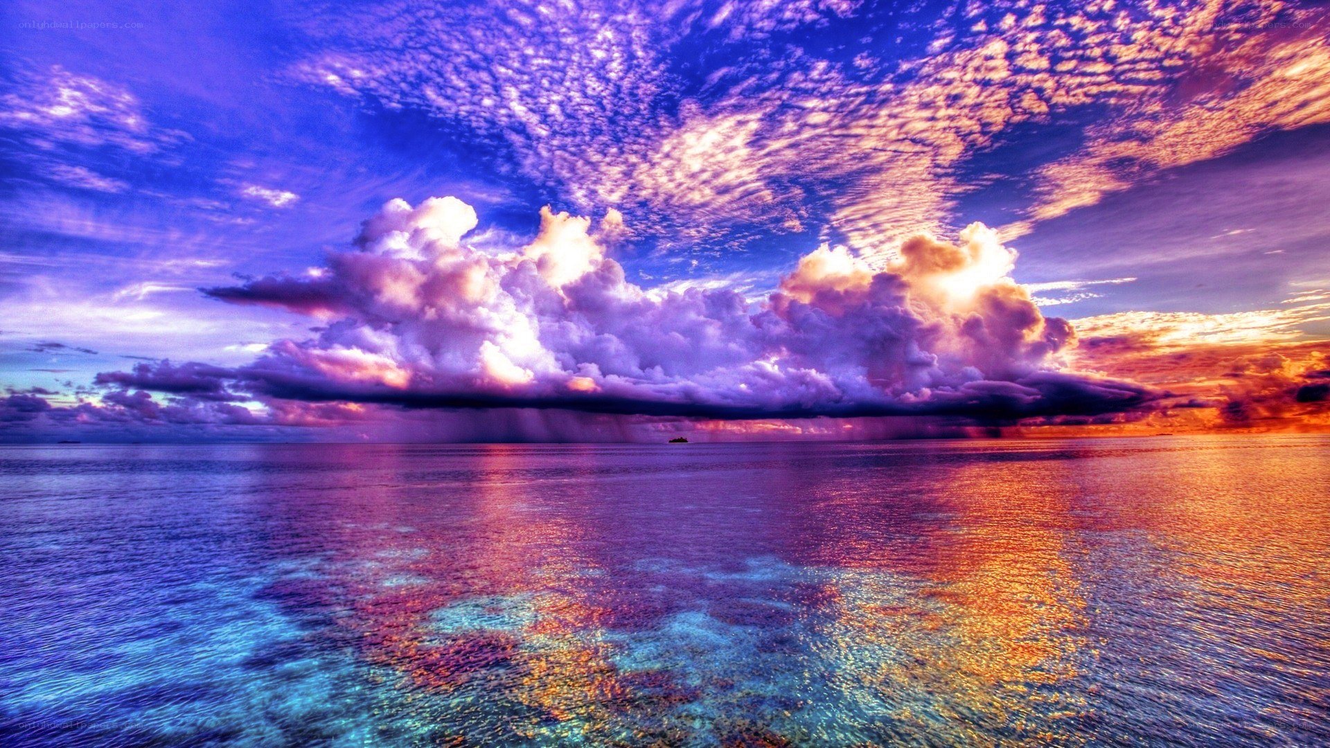 Vibrant sunset over the ocean