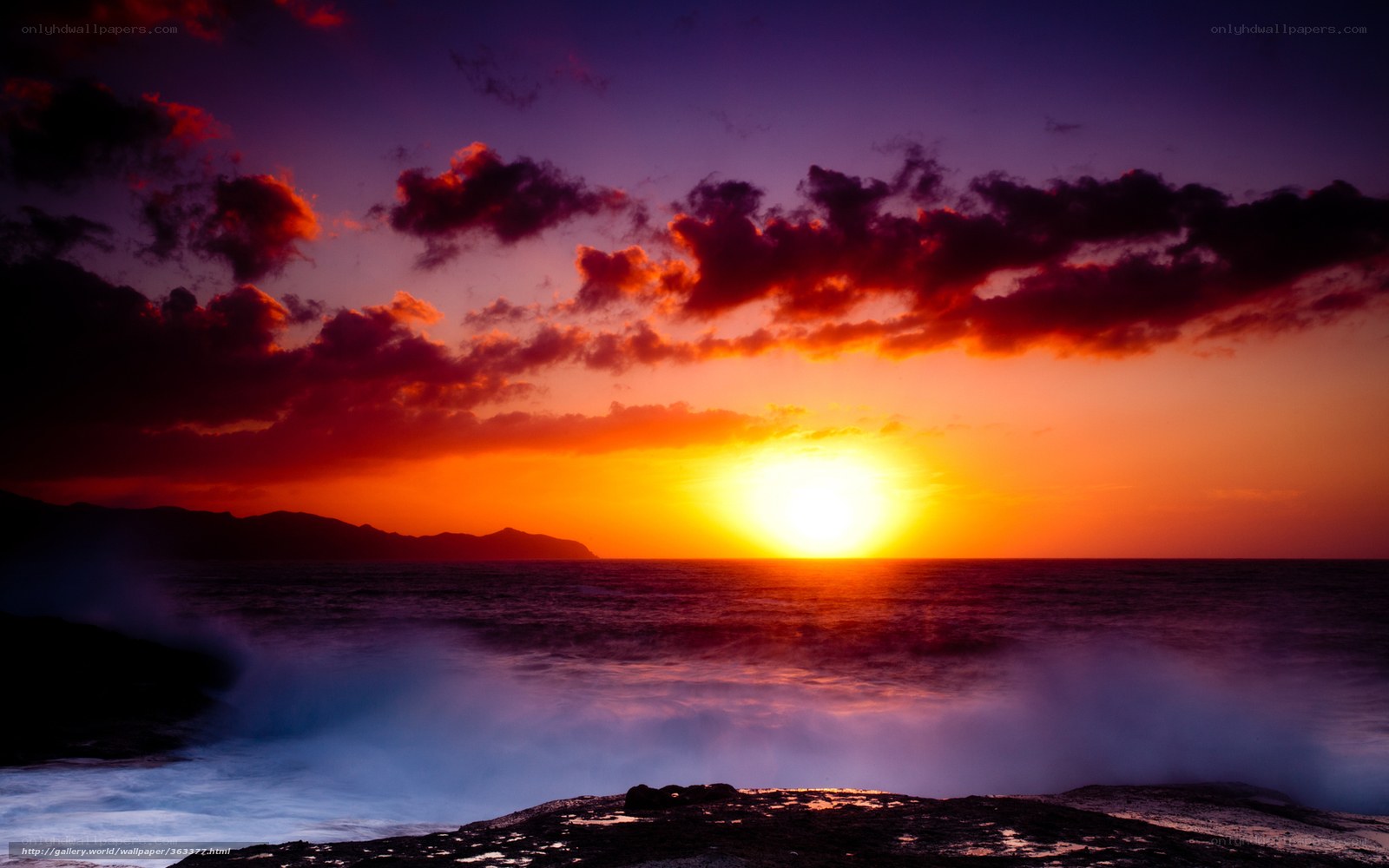 Vibrant sunset over the ocean