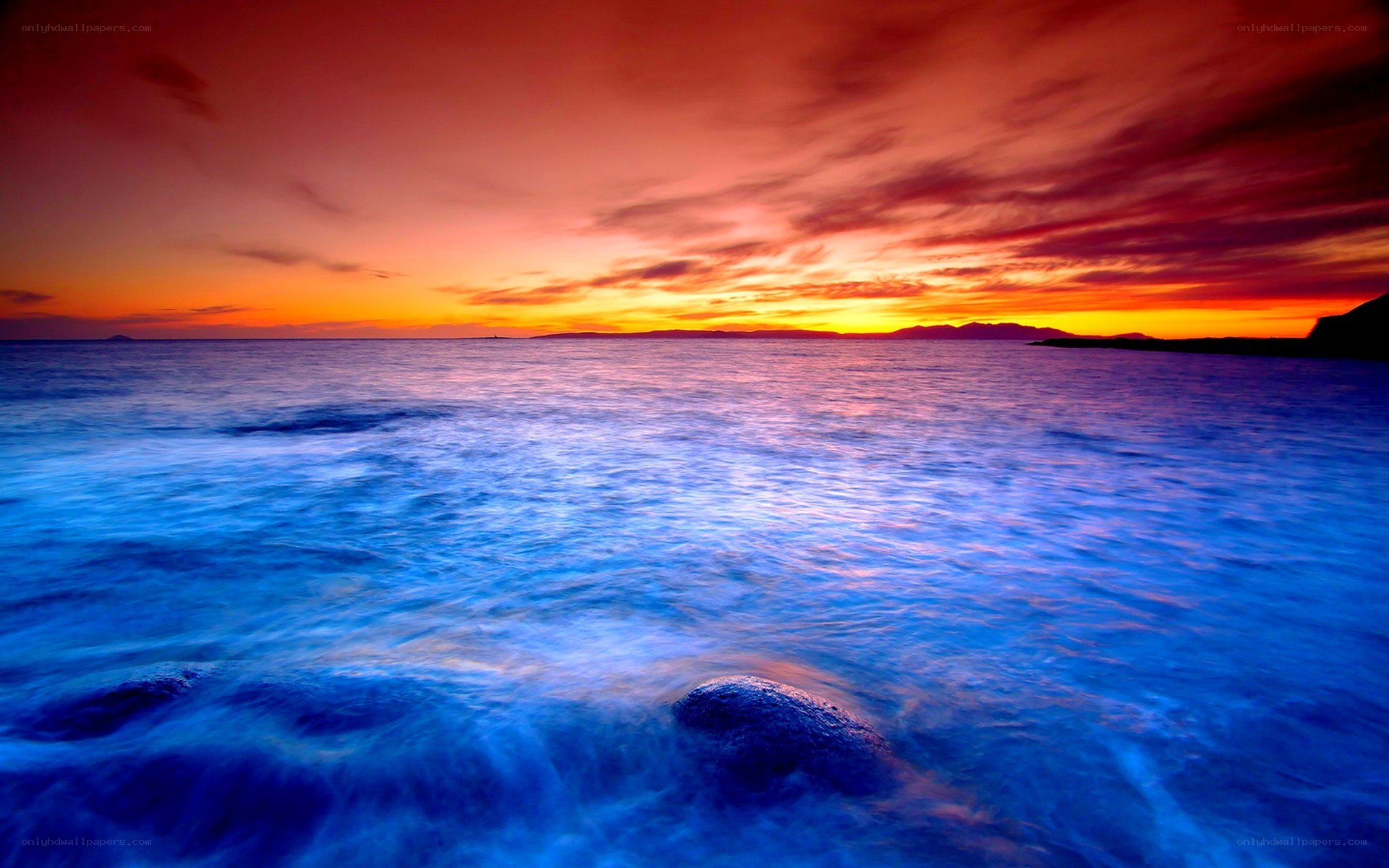 Vibrant sunset over the ocean