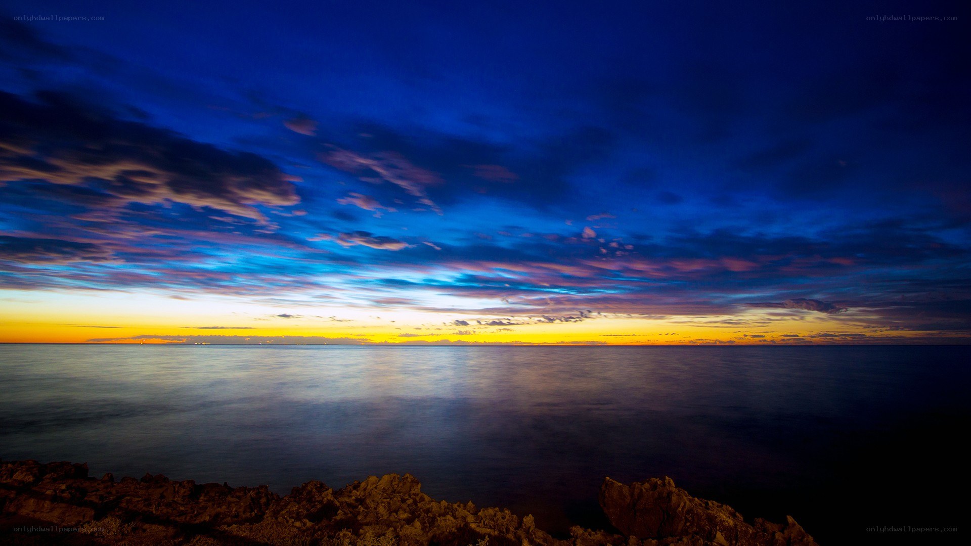 Vibrant sunset over the ocean
