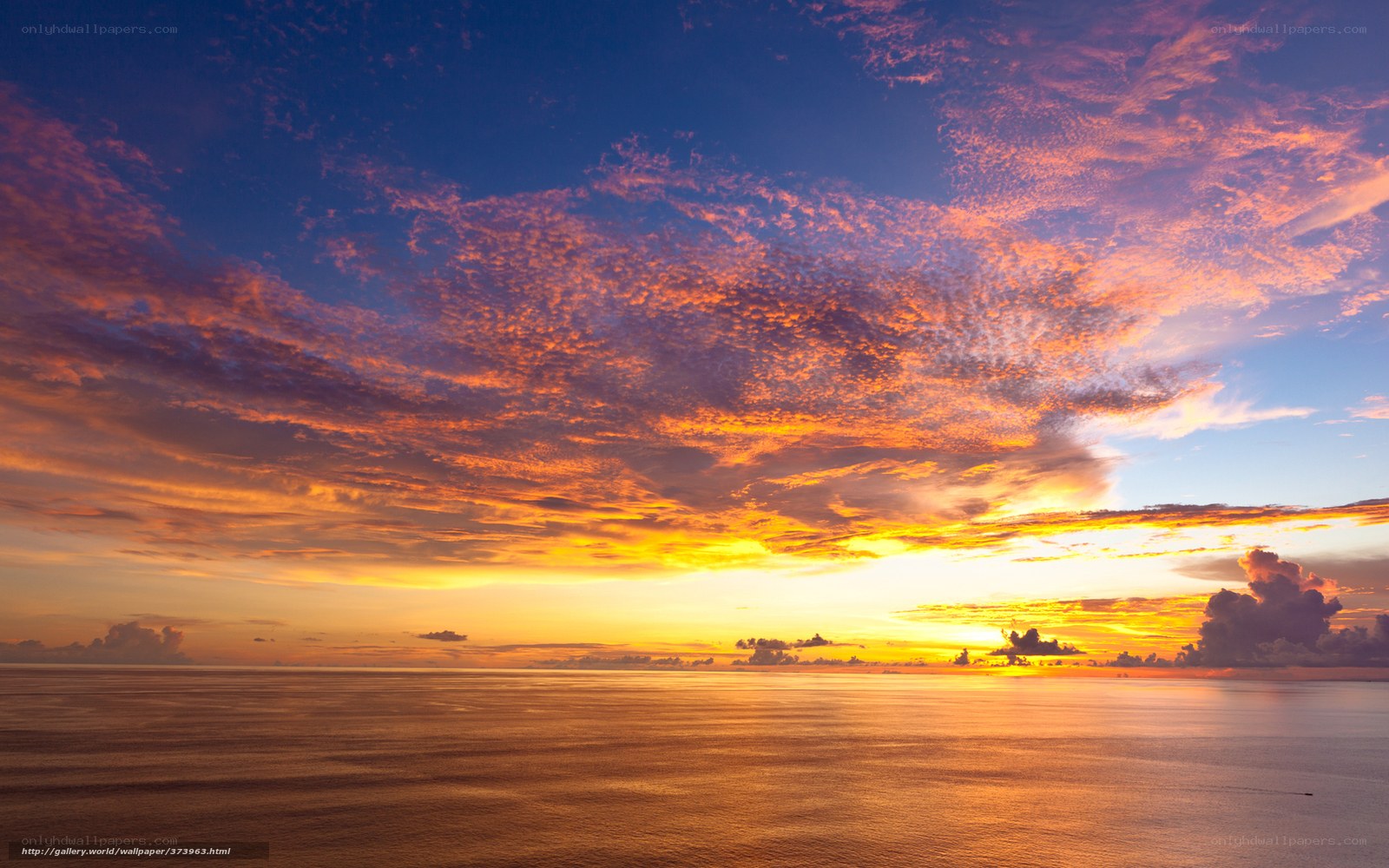 Vibrant sunset over the ocean