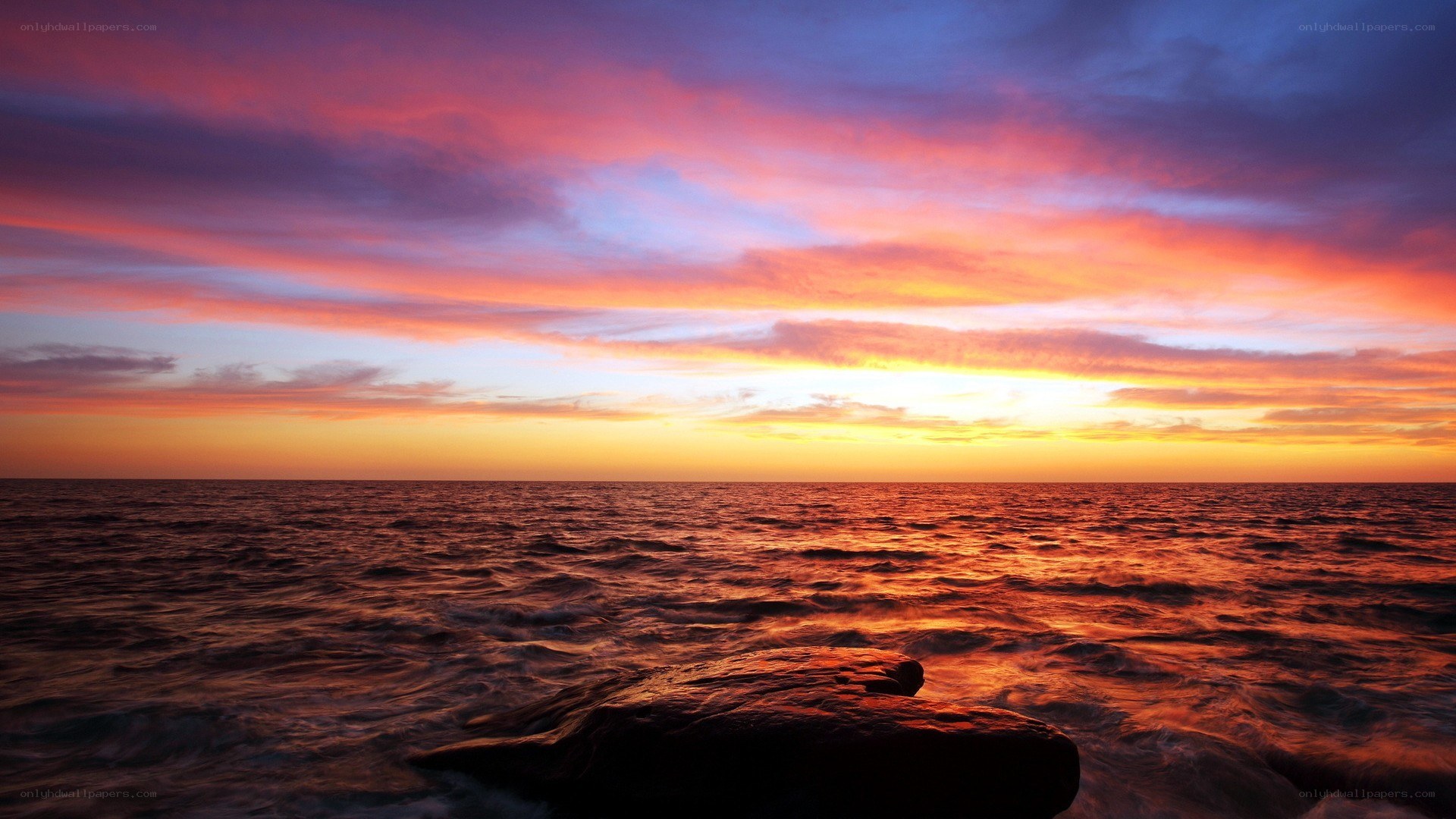 Vibrant sunset over the ocean