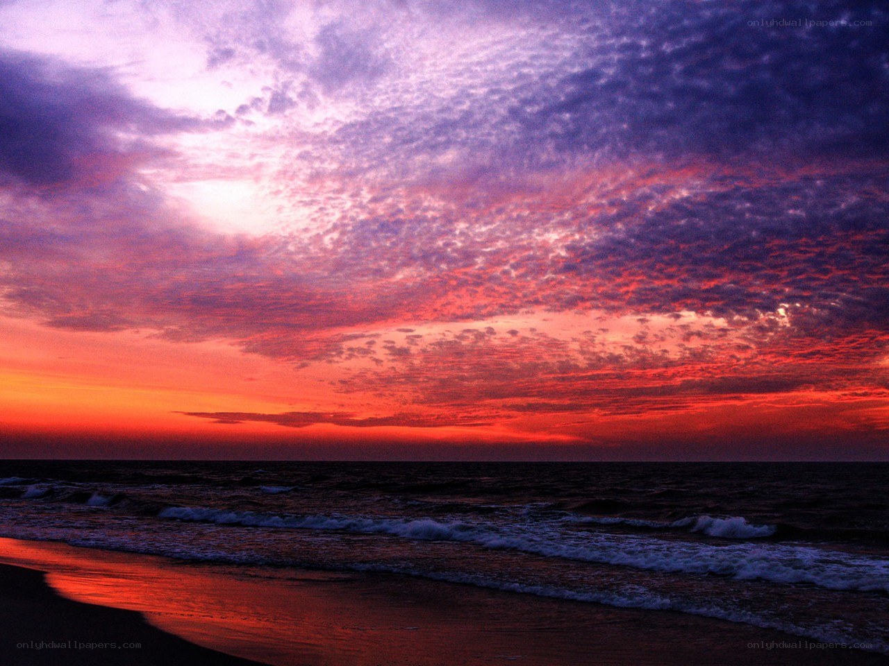 Vibrant sunset over the ocean