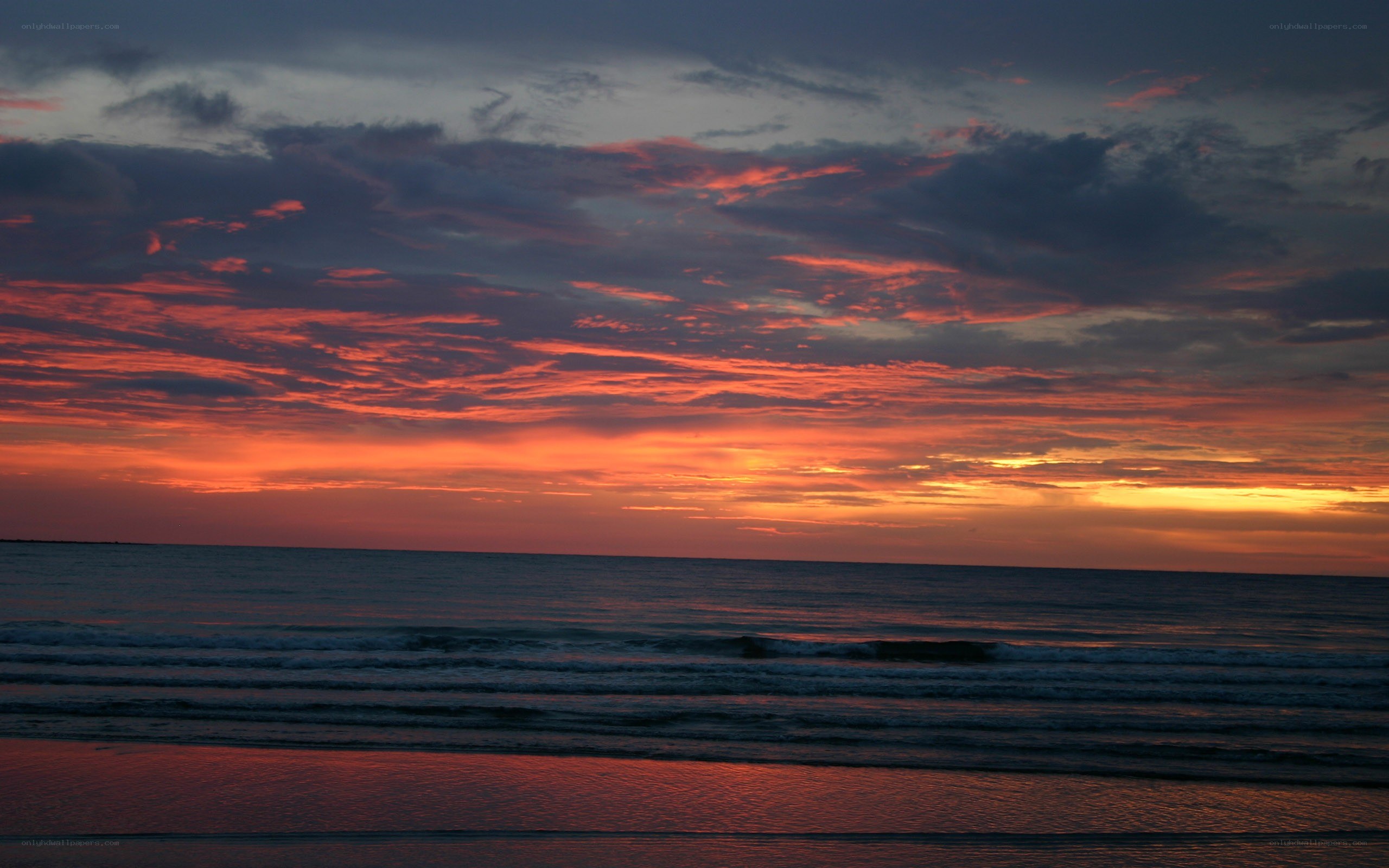 Vibrant sunset over the ocean