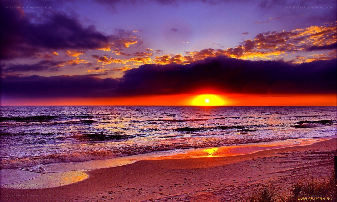 Vibrant sunset over the ocean