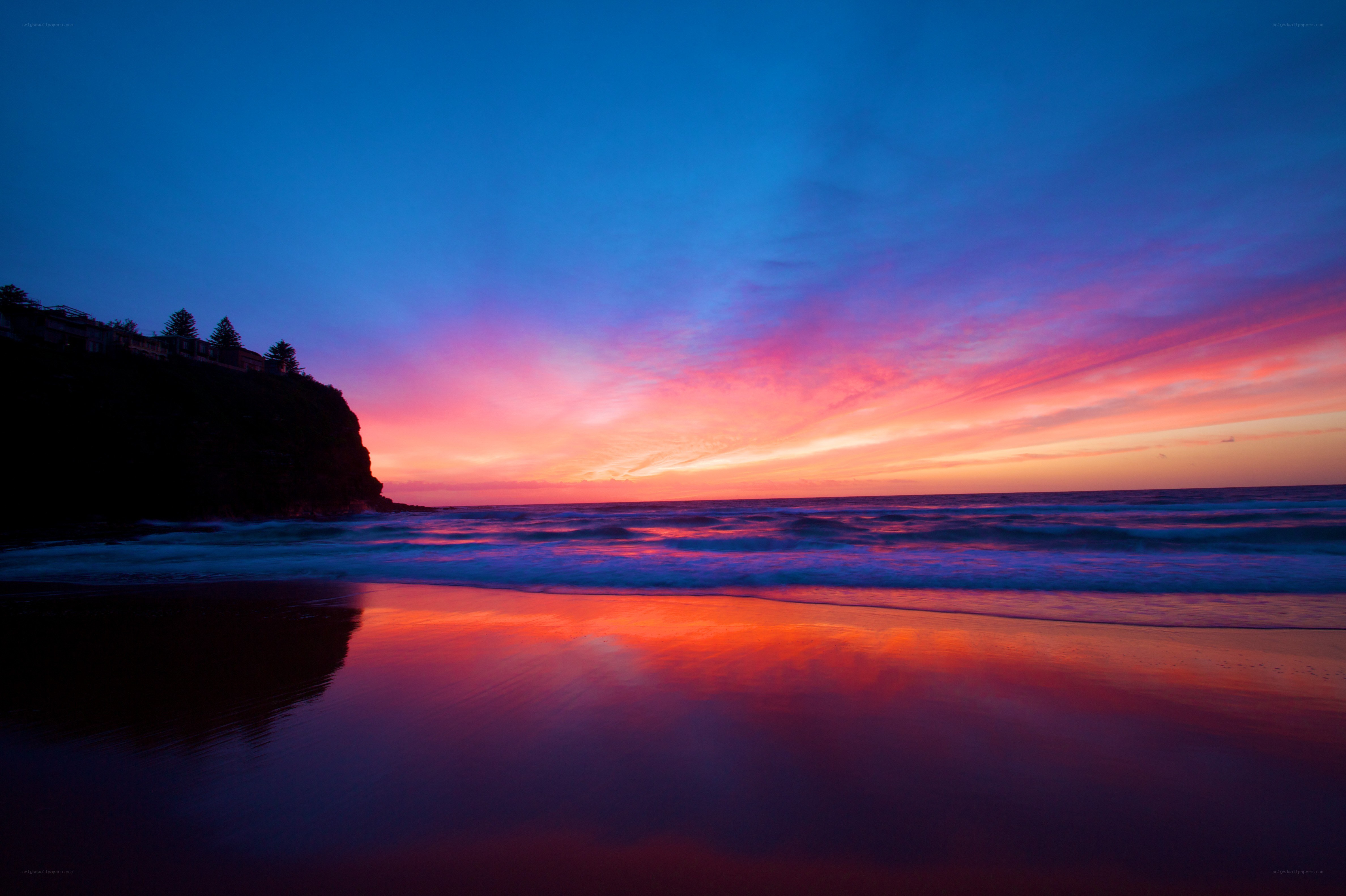 Vibrant sunset over the ocean