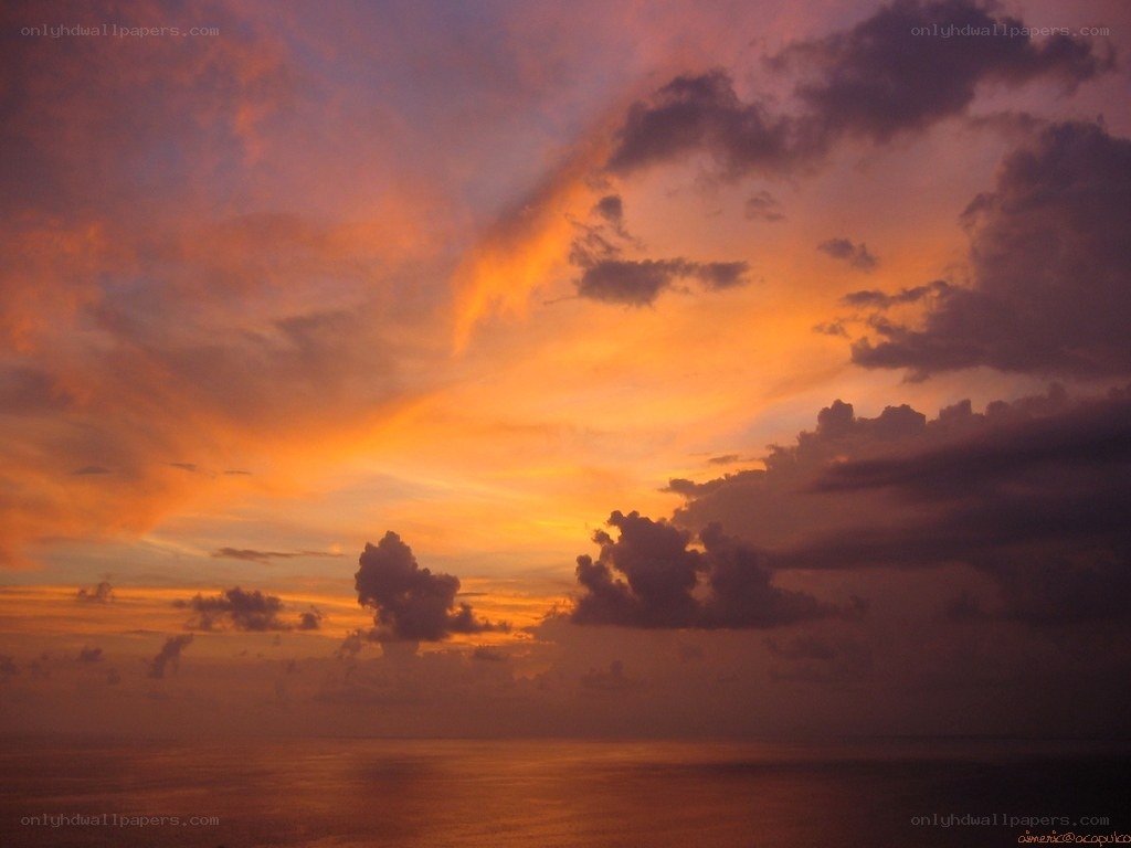Vibrant sunset over the ocean