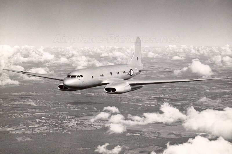 Vickers Valiant in flight