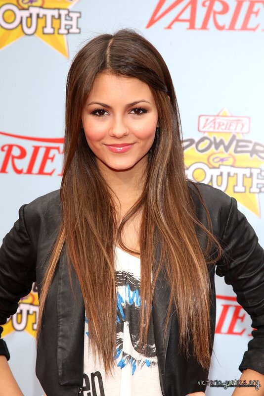 Victoria Justice at event