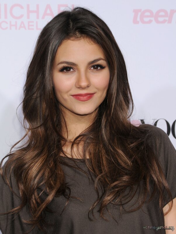 Victoria Justice at event