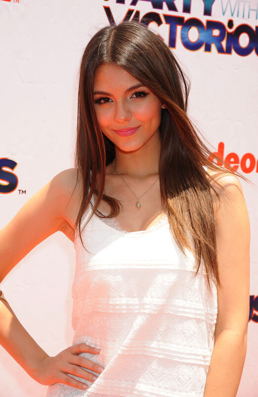 Victoria Justice at event
