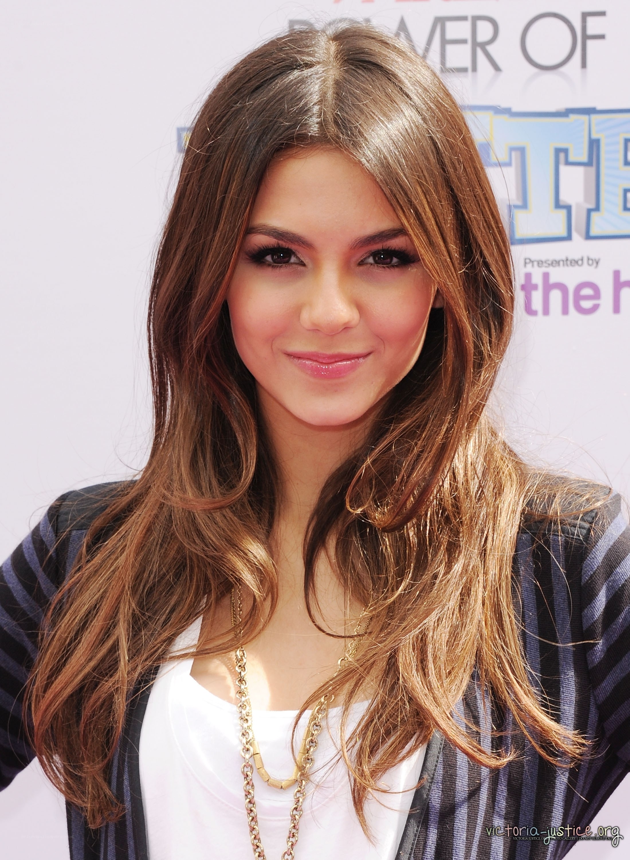Victoria Justice at event