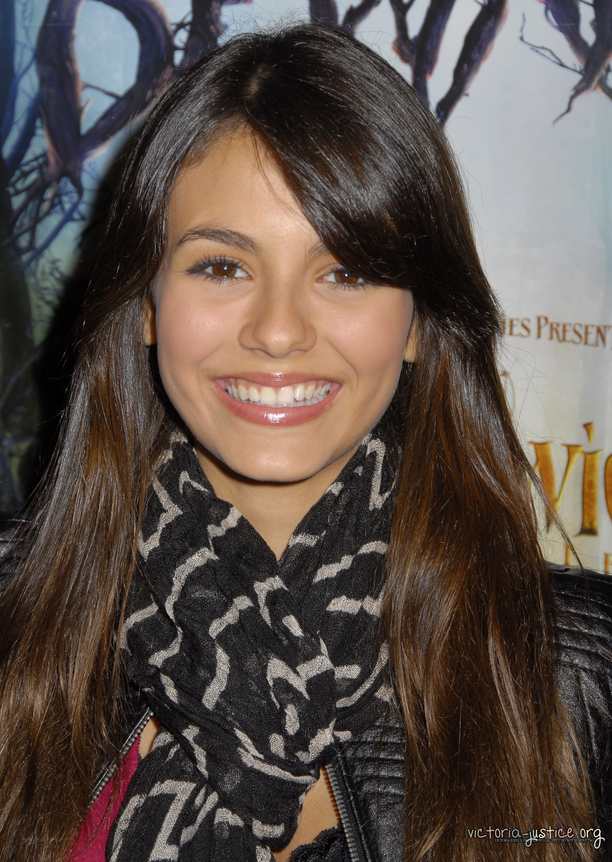Victoria Justice at event