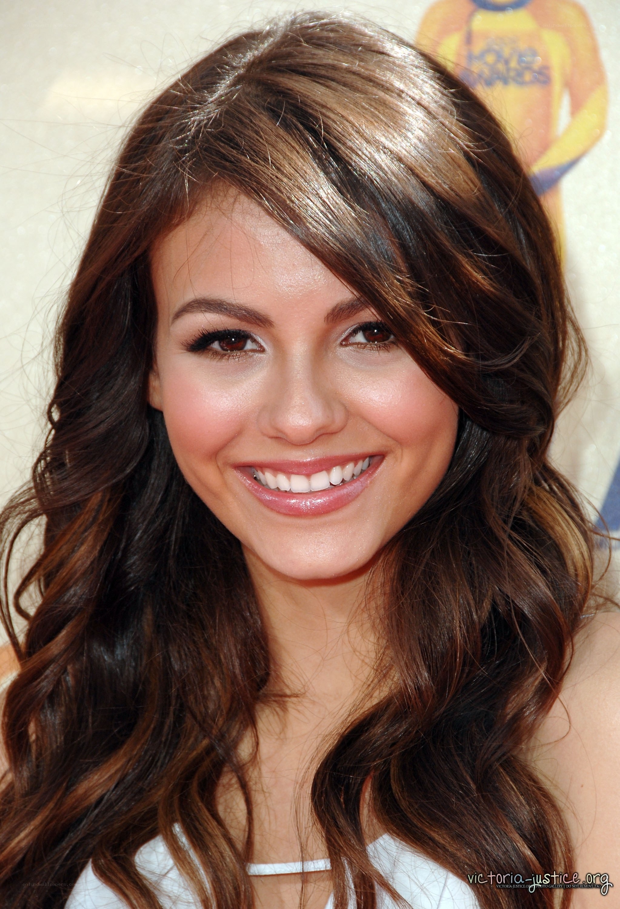 Victoria Justice smiling