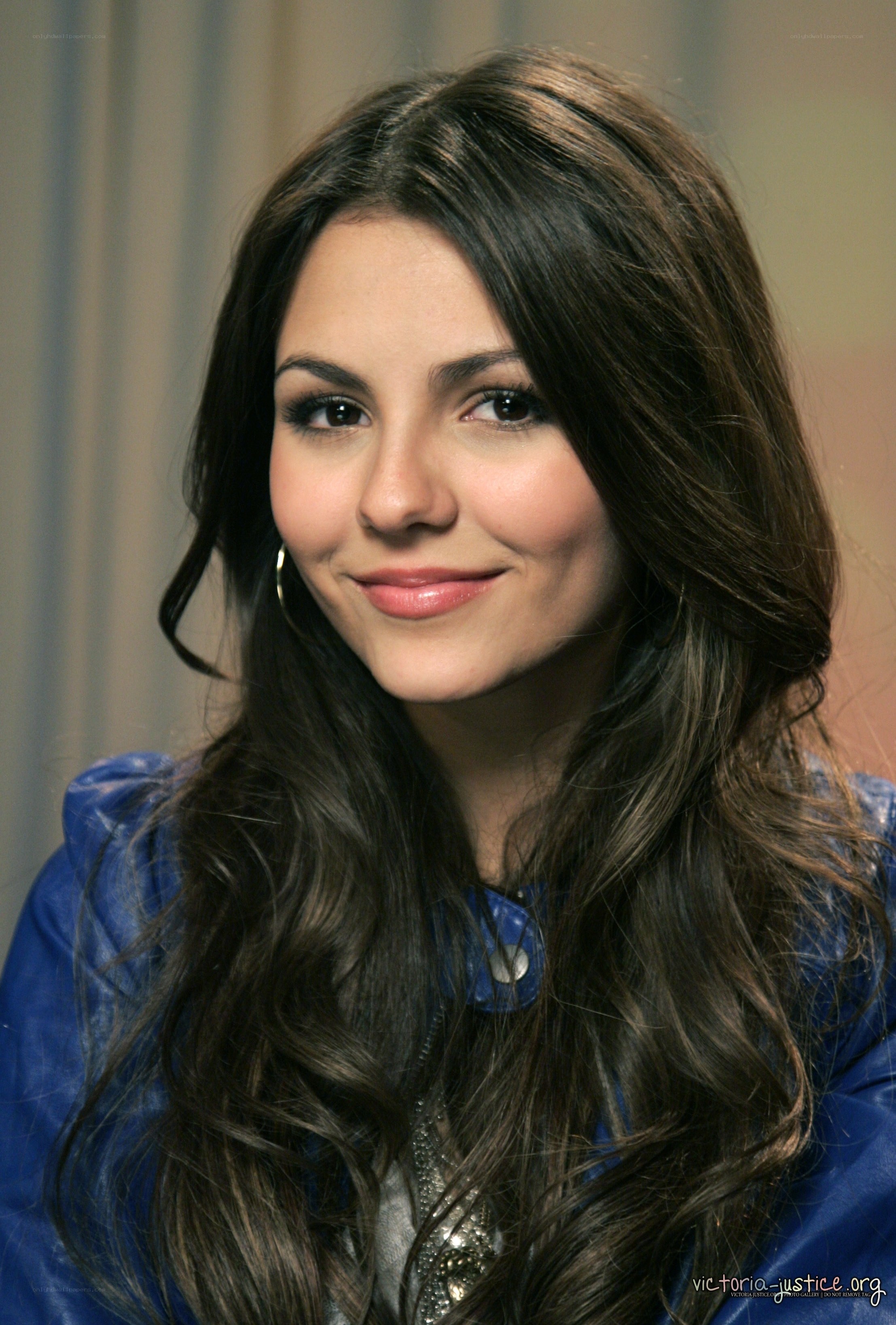 Victoria Justice smiling